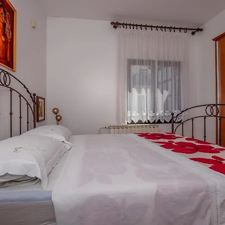 With A Parking Space - 22846 Apartment Novi Vinodolski